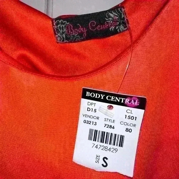 NWT Handkerchief Crop Top Size Small - Picture 2 of 2